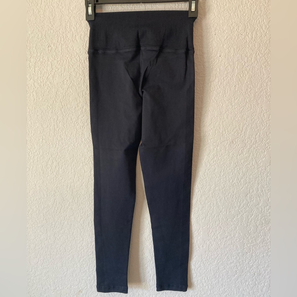 Avocado black ribbed leggings size xs/s